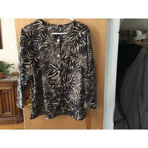 Jungle or Palm Print. No Label button-down blouse Sz Plus XL?